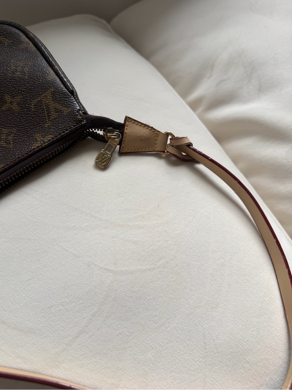 Louis Vuitton Vintage Mini Monogram Pochette - Picture 4 of 7